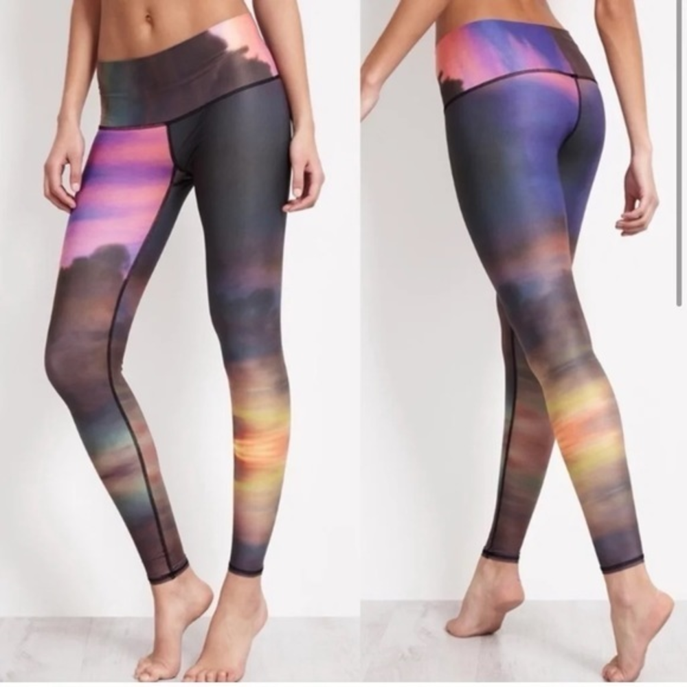 Teeki‎ Sunset Clouds Hotpant Legging Size Small